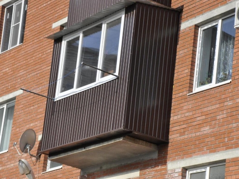 Наружная отделка балконов профнастилом в Москве, цены на обшивку лоджий  профлистом
