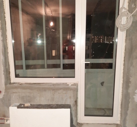 Установка балконного блока с остеклением в новостройке - 1 Установка балконного блока с остеклением в новостройке - фото - 1