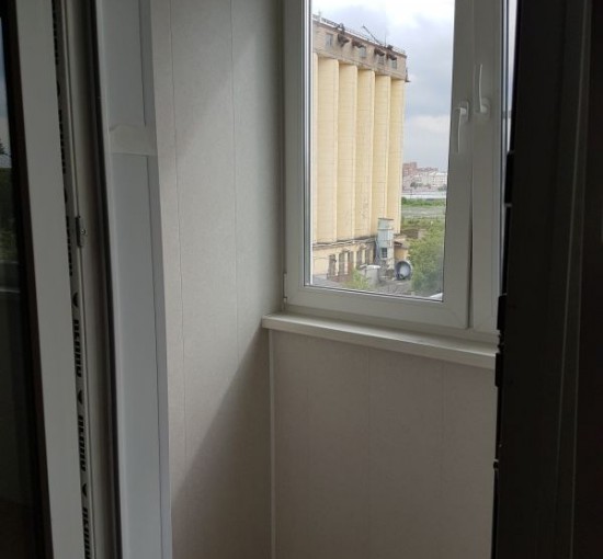 Остекление и отделка балкона, монтаж балконного блока - фото - 10