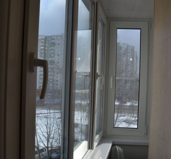Теплое остекление и отделка балкона - фото - 1
