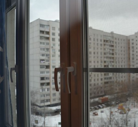 Монтаж окна с москитной сеткой - фото - 1