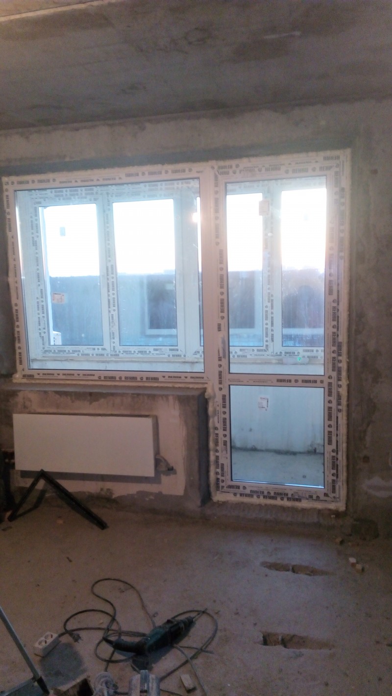 Установка балконного блока из пластика - пластиковые окна REHAU метро ...