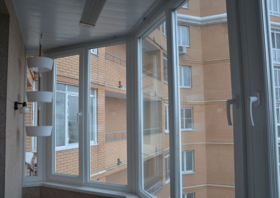 Остекление спальни - пластиковые окна REHAU метро Домодедовская